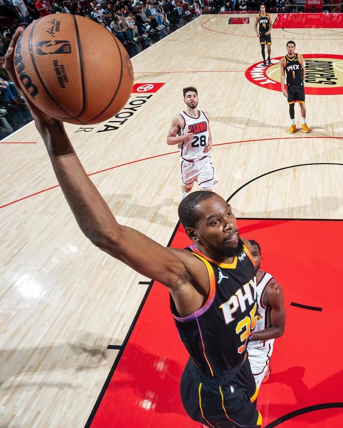 开云-杜兰特连续十二场比赛得分超过败北，FPX不断突破！观众掌声雷动-开云